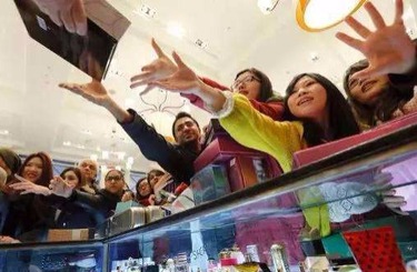 美女骚屄操屌中国人依然爱赴日旅游 消费已由爆买转向网购